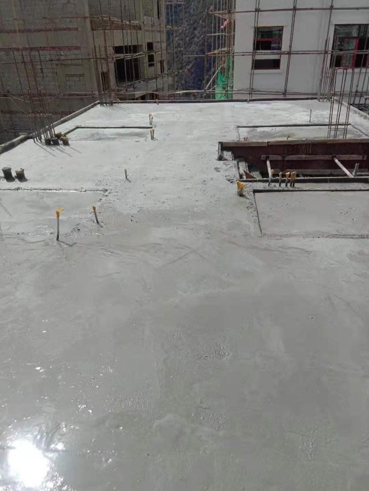 水电师傅装盒子,水电施工墙壁装线