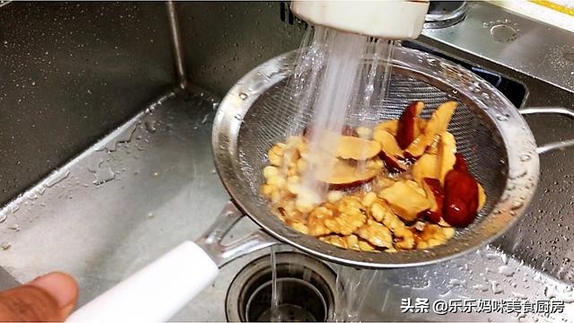 打豆浆不要放米太黏了,打豆浆不要煮熟的豆子可以吗