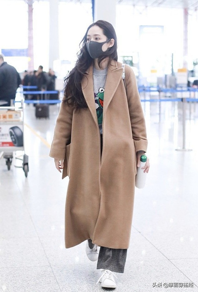 小白鞋不够靓？这4款裤子来加盟，打造“最强”的时尚阵容