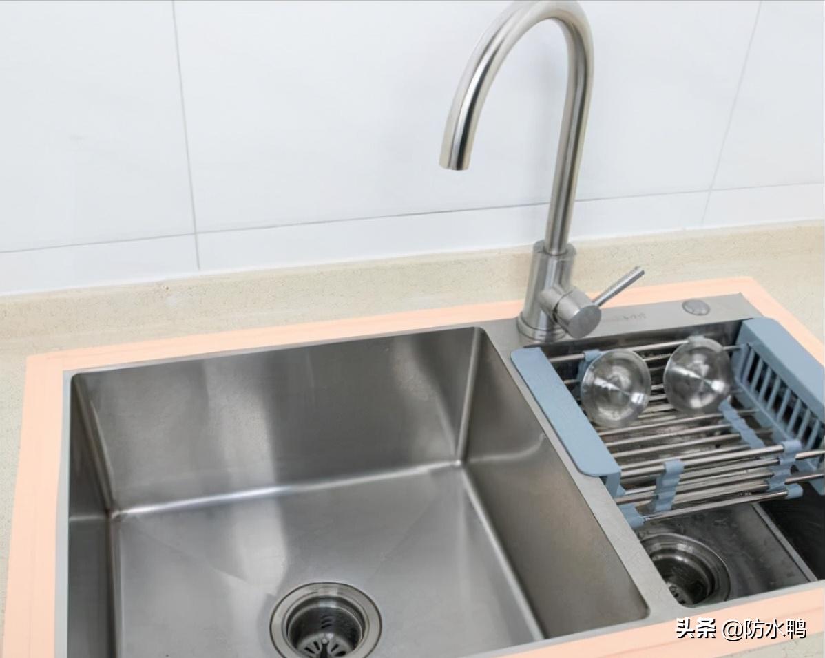 水槽漏水补缝胶打开没用完会干吗,天天漏水怎么解决