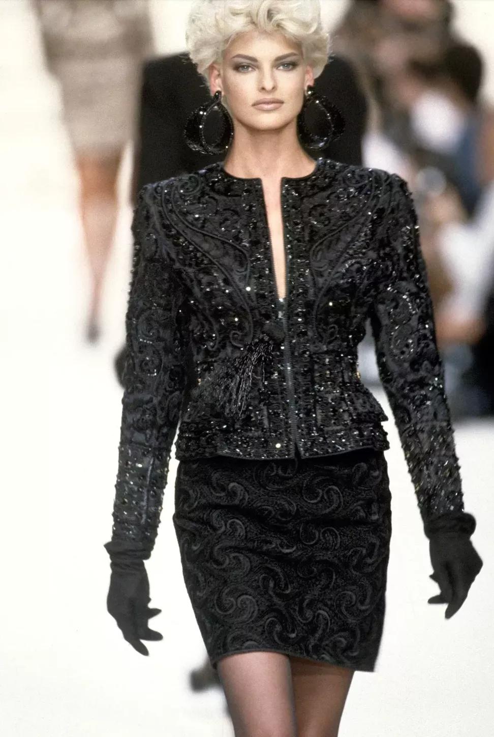 顶流女明星整容,顶流女星整容后回国复仇全集