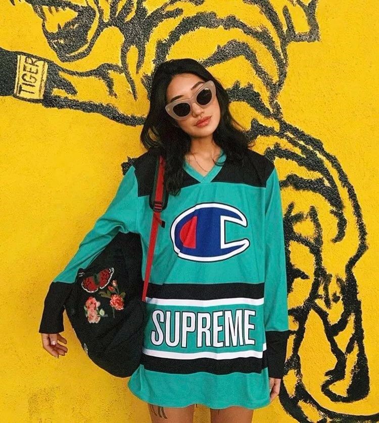 每个人都有冠军梦,冠军champion短袖全是logo