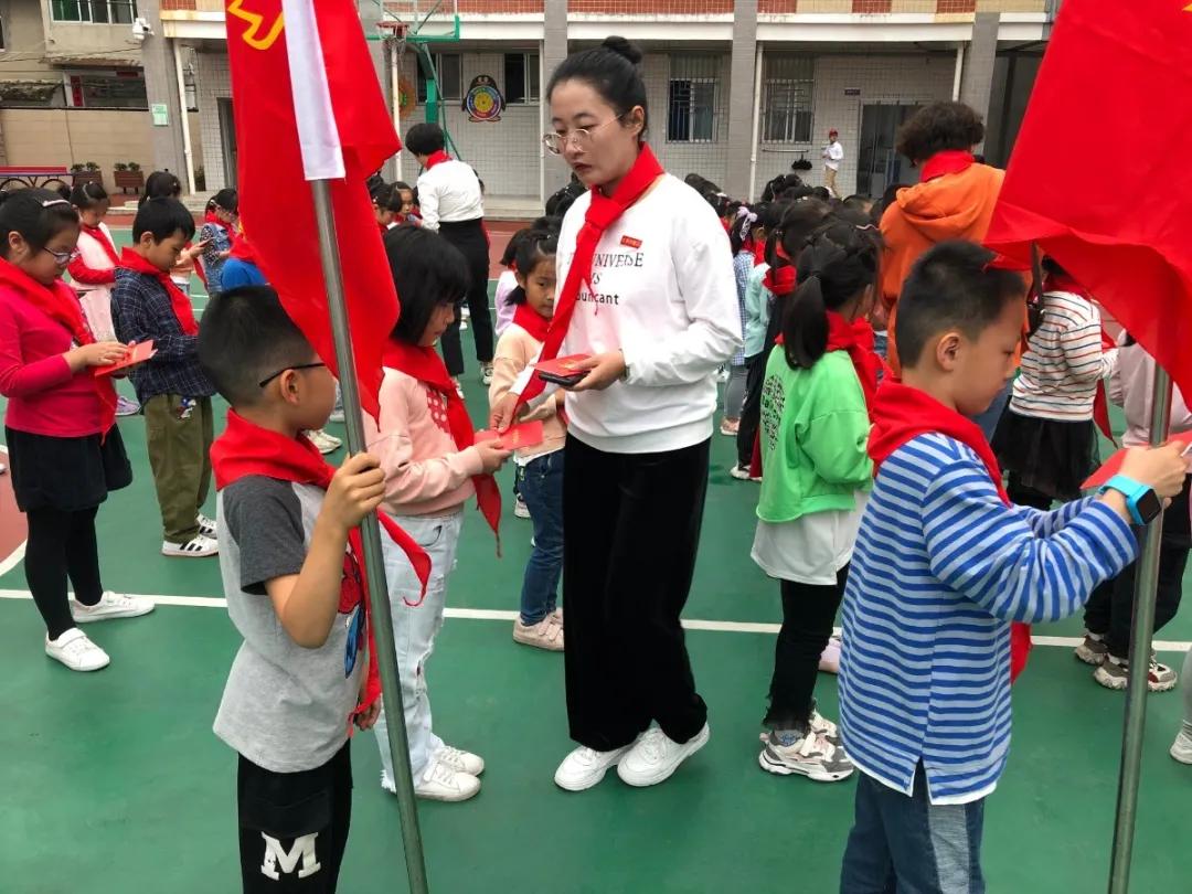 你好红领巾活动方案和总结,红领巾小学生入队仪式新队员发言