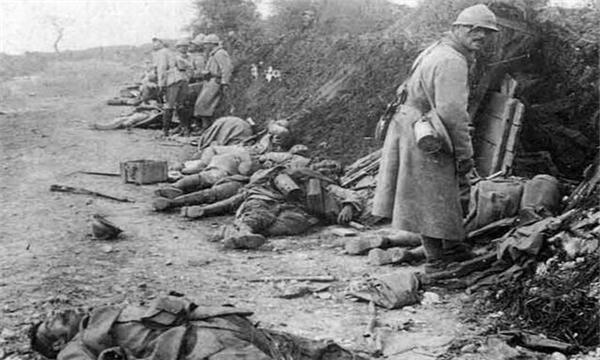 历史的今天：蒸汽机车登台、凡尔登战役爆发、当代文坛鬼才诞生