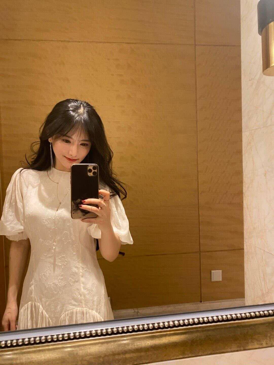 还记得南笙吗？往娱乐圈发展的她，也开始穿起“泫雅风”了