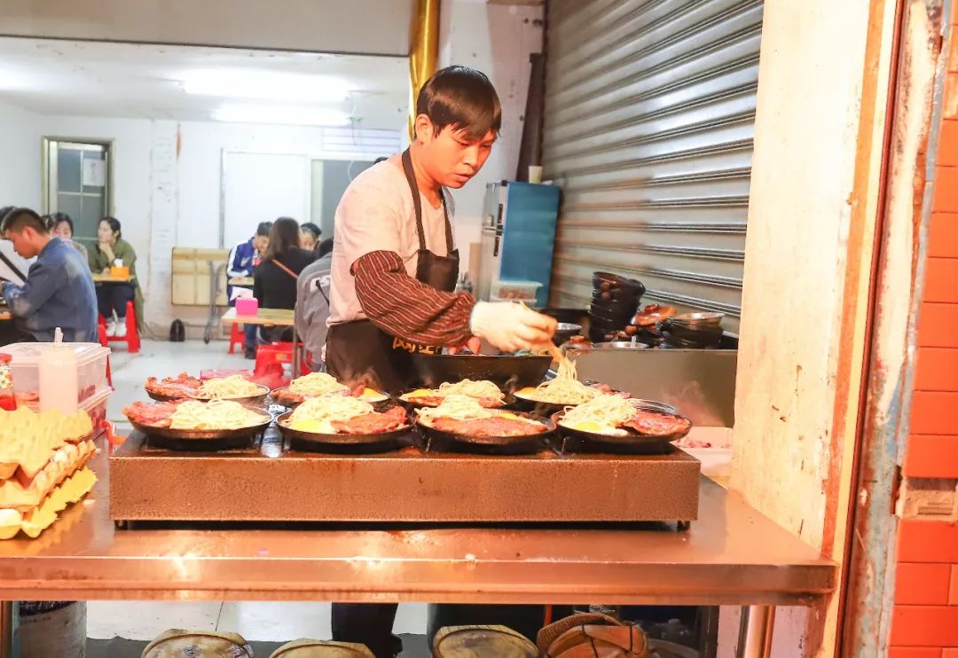 排队两小时，吃饭十分钟？传说中的老字号，真的值得排队吗？