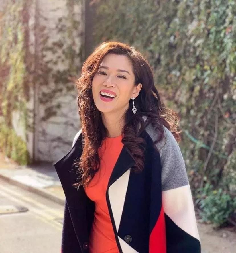 32岁tvb新晋小花入行多年终上位,tvb上位小花亮相引关注