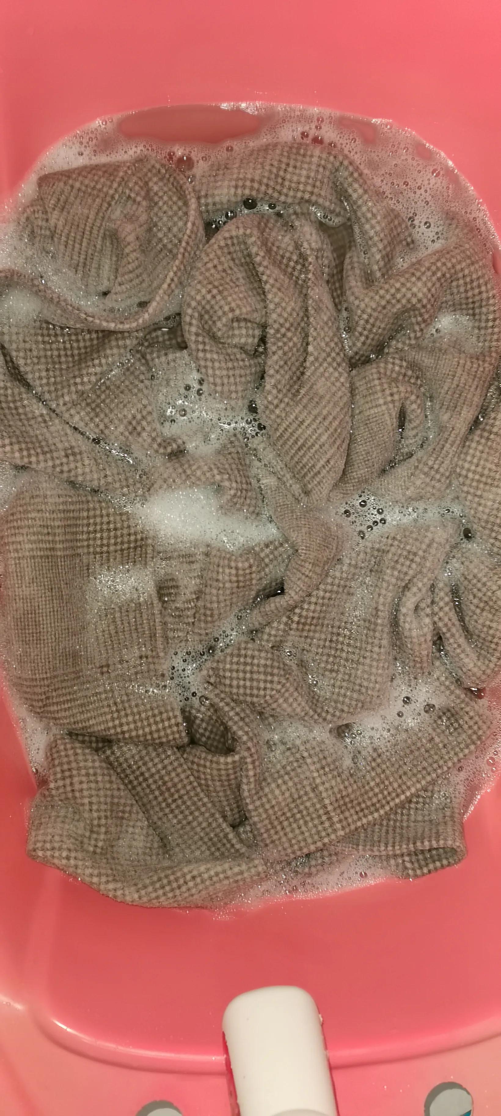 纯羊毛大衣怎样用水洗不缩水,不是百分百羊毛大衣能水洗吗