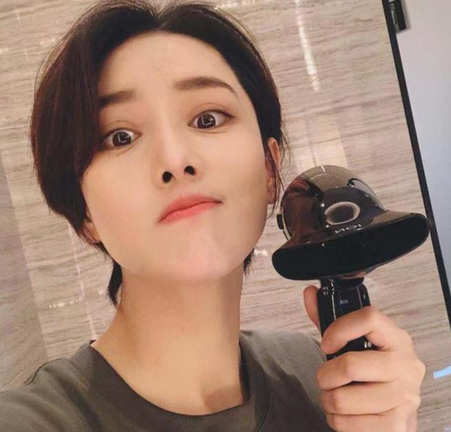 张馨予旧照八组,张馨予以往的照片