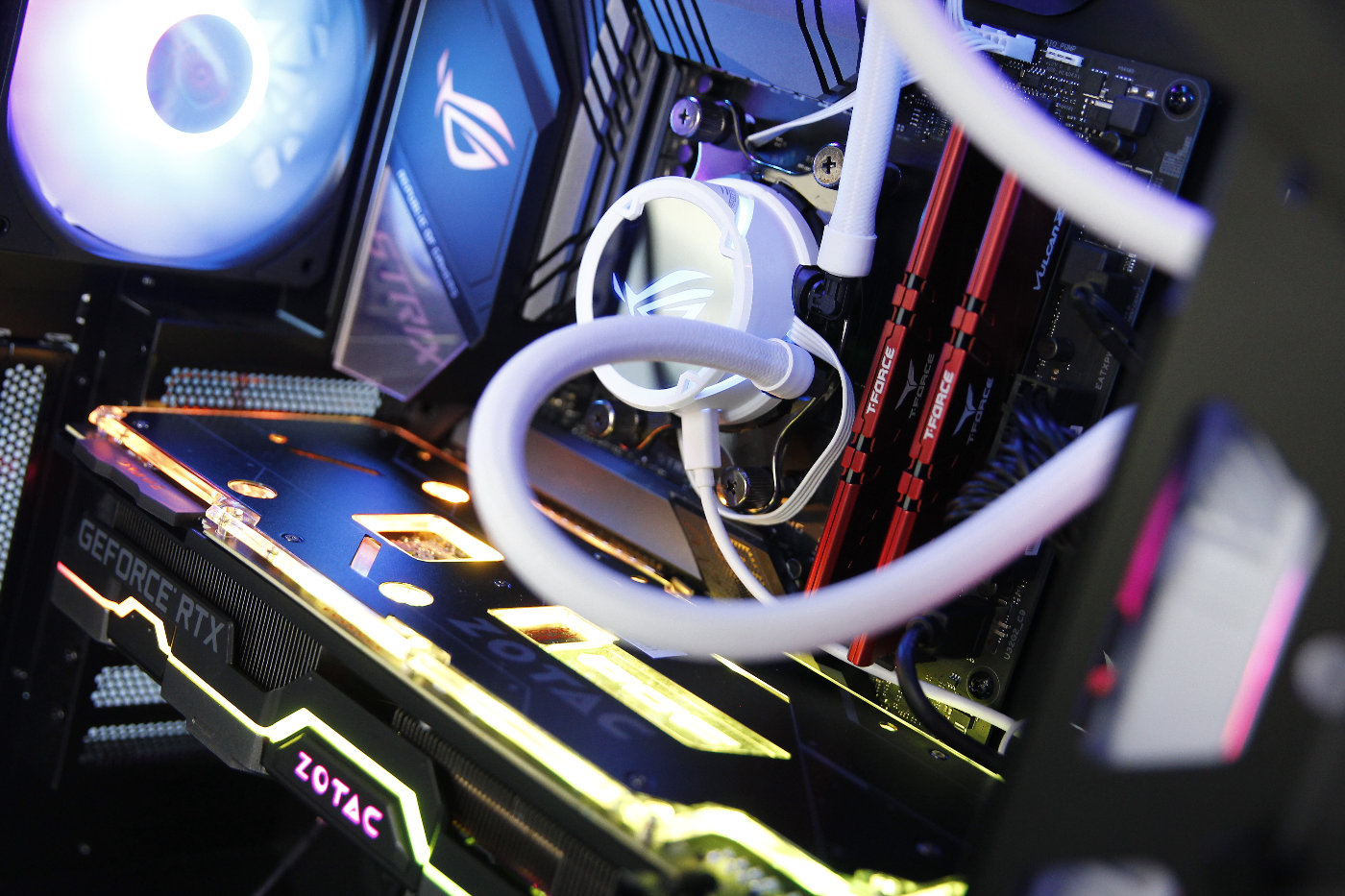 十铨火神和冥神哪个好,十铨火神ddr43200怎么样