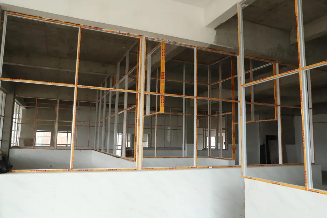 教学楼占地面积6000平方米,20000平方米学校