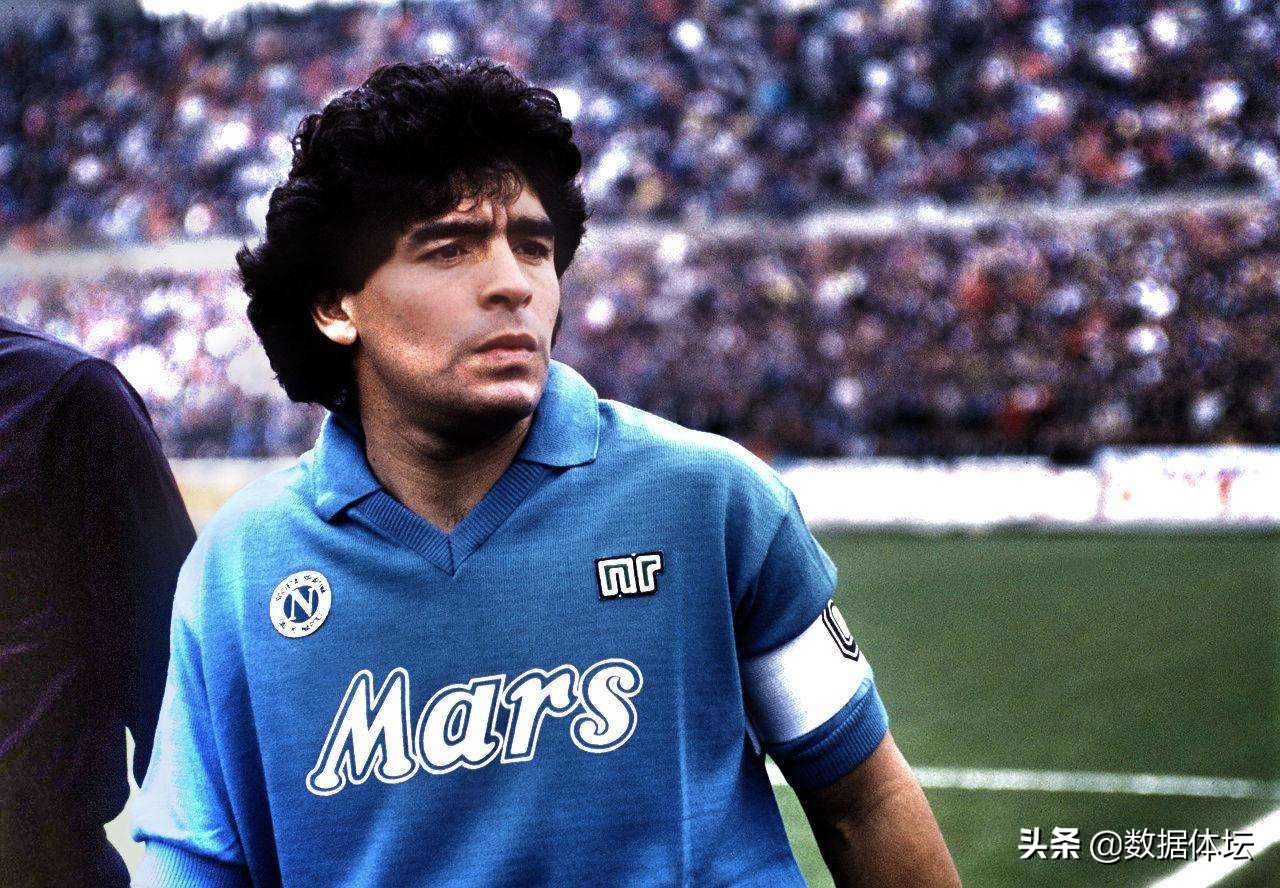 球王陨落一起告别马拉多纳,球王马拉多纳世界杯哭泣