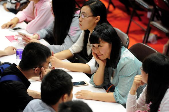 父母催着去相亲怎么办,年纪轻轻家里人催着相亲