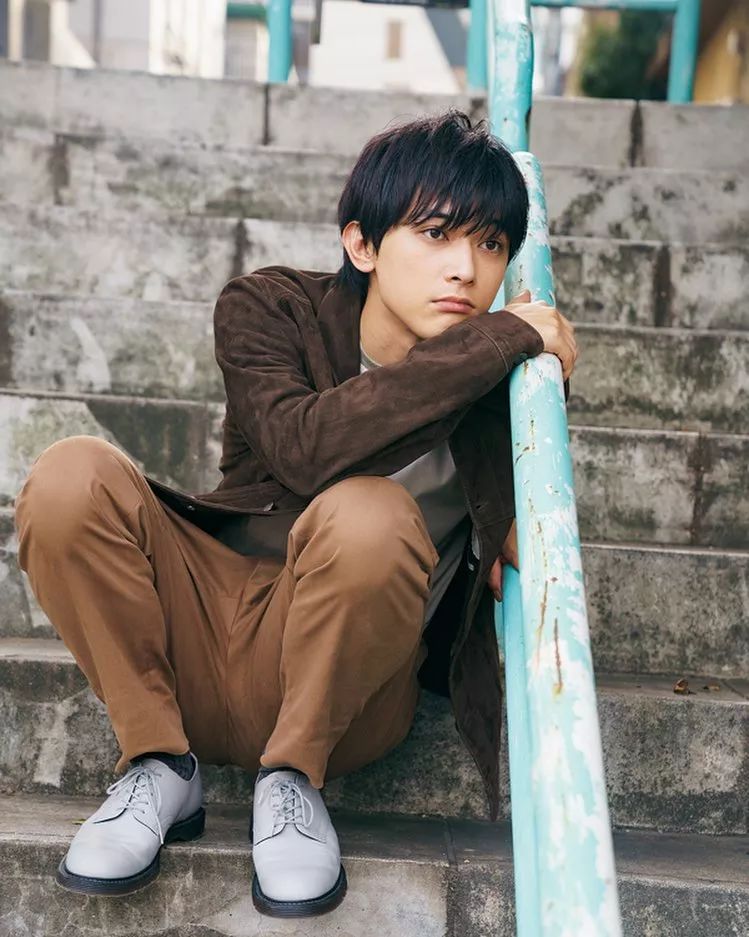 这个可盐可甜可狼的94年小鲜肉，简直就是漫画里走出来的男主角！