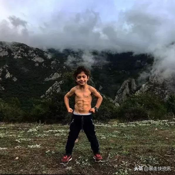 拥有6块腹肌的5岁孩子，人送外号“小泰山”！成年人都要跪了……