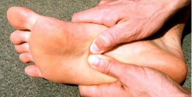 跑者足底力量训练动作,跑者足底疼痛怎么有效解决