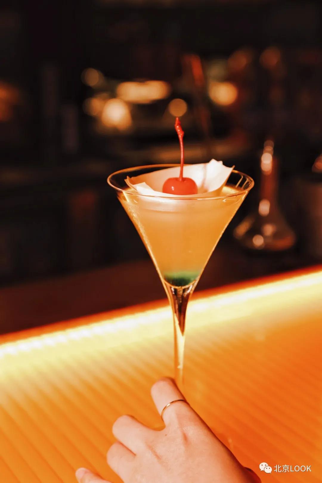 国贸旁边的楼顶酒吧,国贸下的酒