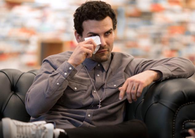 美艳名模沦为脏臭流浪汉,名模沦为流浪汉