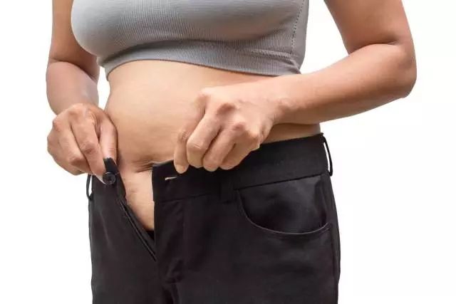 嘴管不住，瘦身靠吐——催吐减肥有多伤？