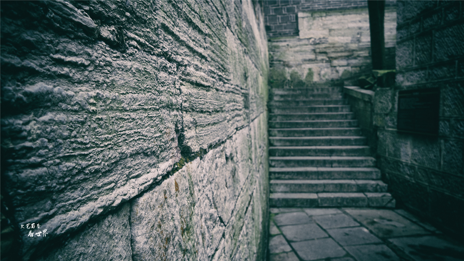 640年历史的青岩古镇，是贵阳人周末好去处，卤猪蹄子闻名全国