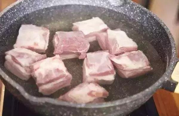 绿萝加点什么两三米长都不是问题,绿萝怎么长得壮可以爬墙