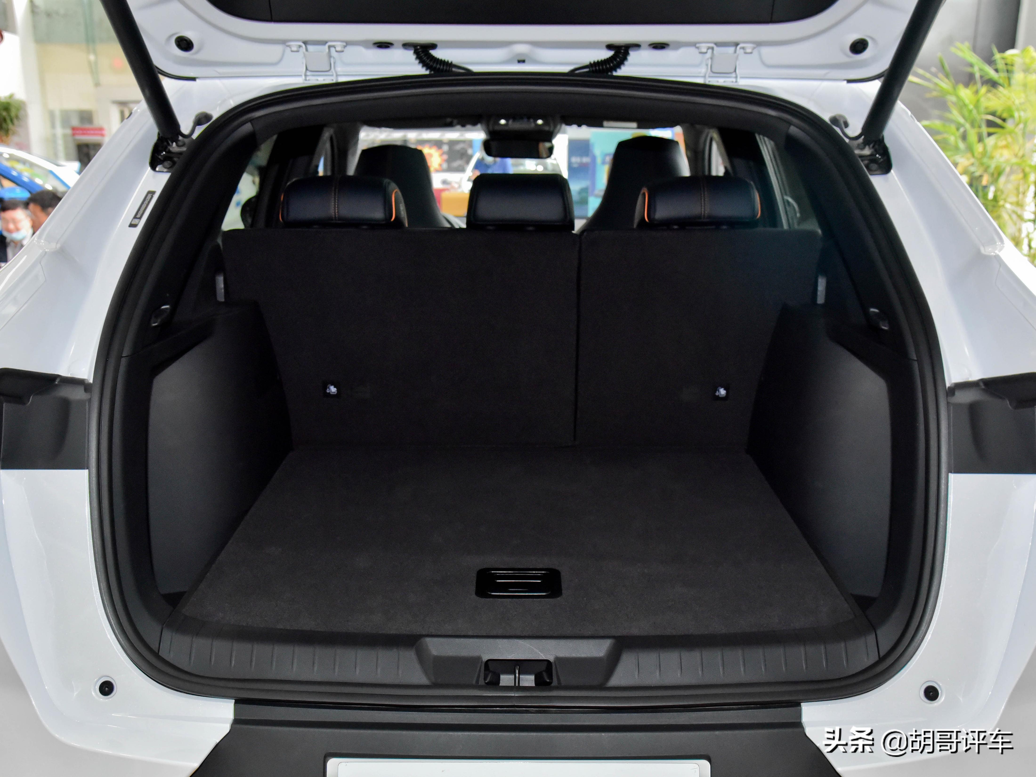 比亚迪宋plus油电混合版乘坐体验,比亚迪宋plus油电混合旗舰版测评