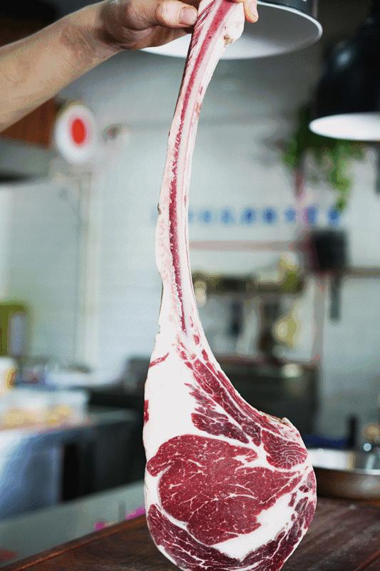 超大号战斧牛排现烤现吃,最过瘾的战斧牛排