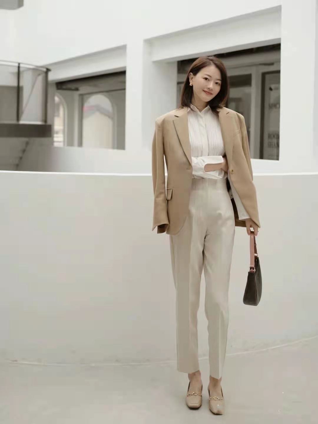 2021春夏的王炸款式，当属这款“乐福鞋”，真的很百搭