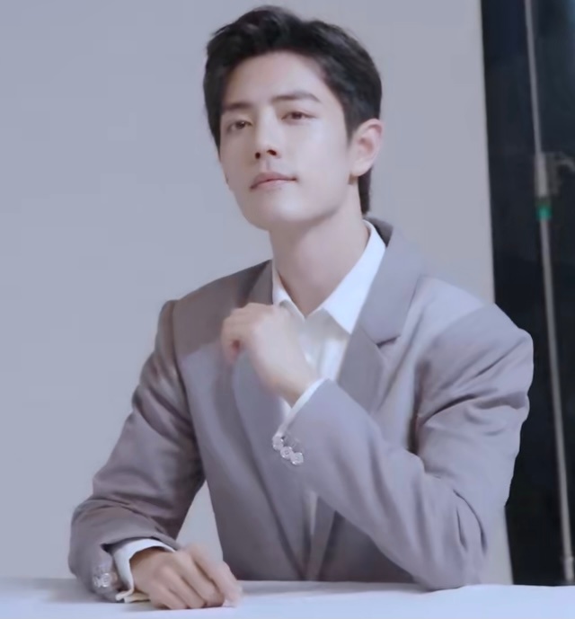 古驰全球代言人！不登时尚杂志却能引领风尚！肖战被国外报纸盛赞