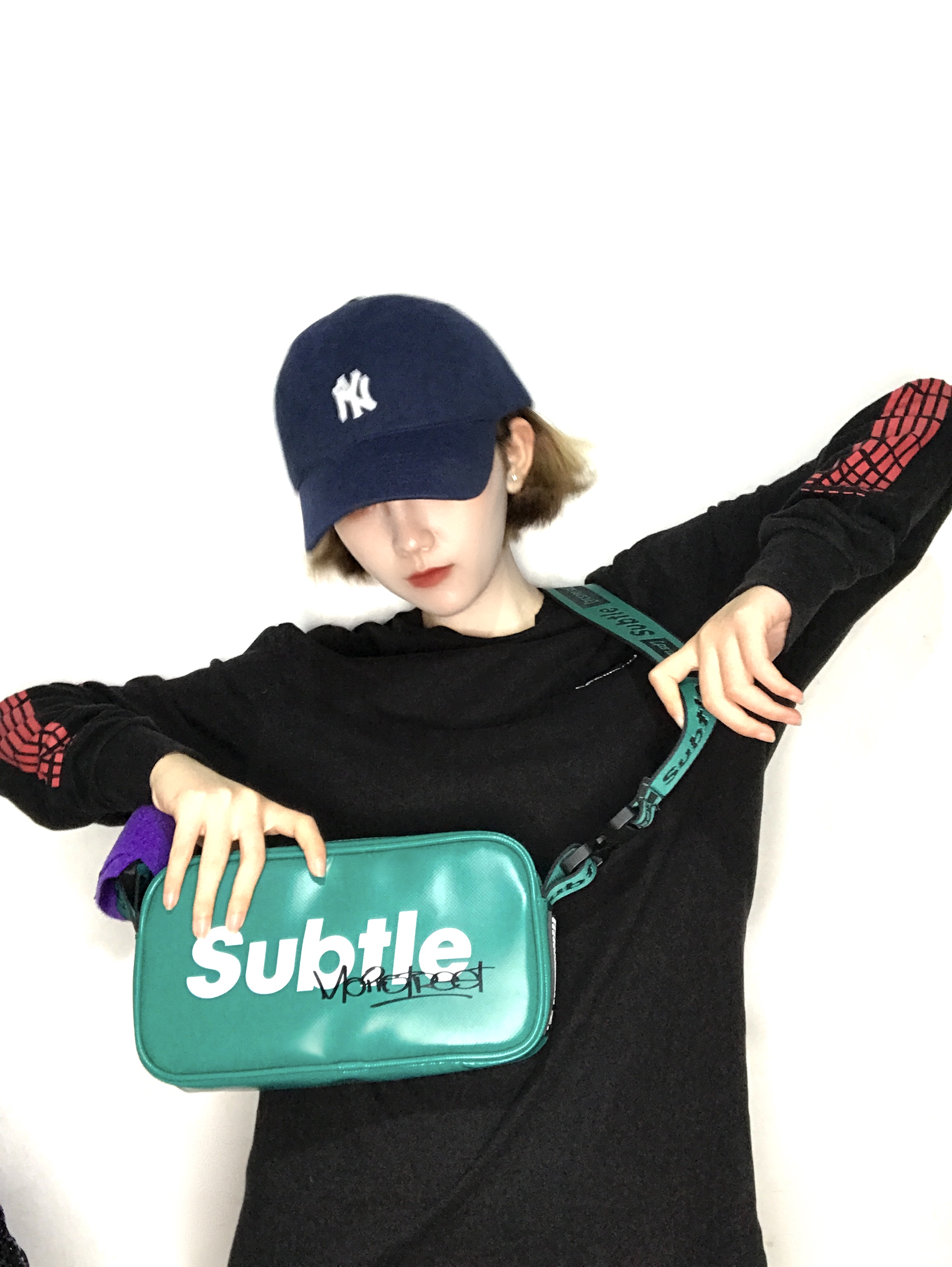 李斯丹妮同款subtle斜挎包,香港潮牌中性穿搭