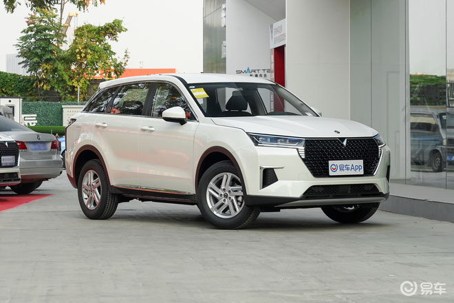 玻璃有小裂痕怎么看得清楚,汽车玻璃一个小坑不需要补