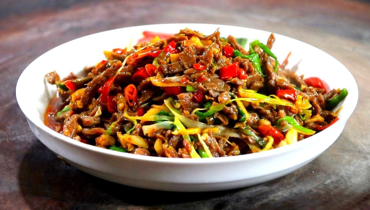 香嫩脆笋炒牛肉,香嫩爽口的黄瓜炒牛肉