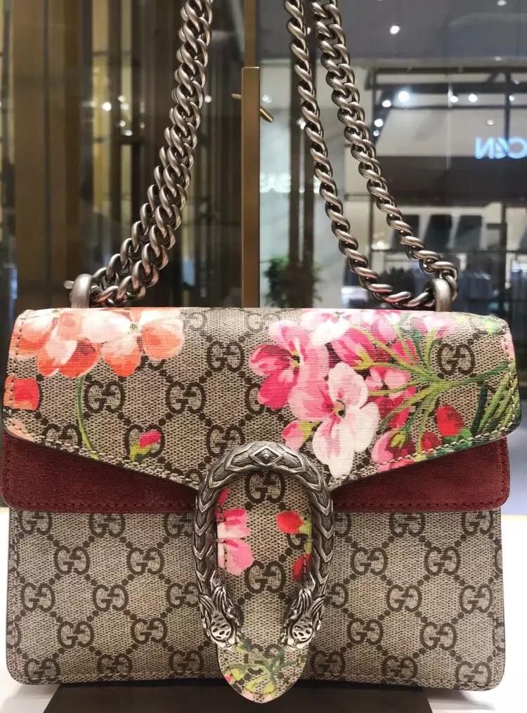 娜扎穿衣搭包包,30多个包包