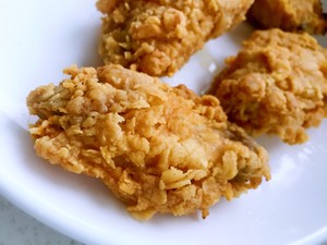 炸鸡翅如何外酥里嫩还入味,炸鸡翅怎么做到外酥里香