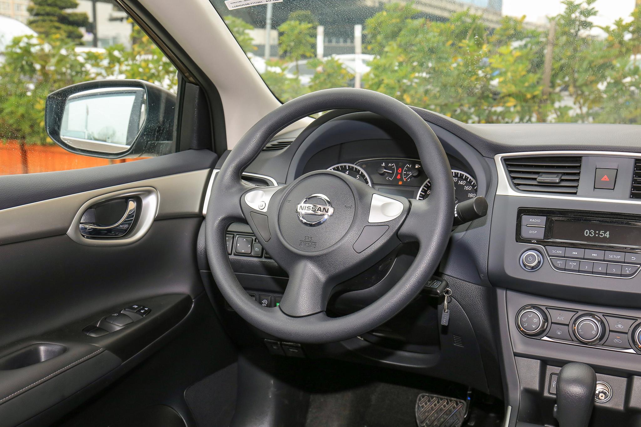 日产轩逸2018款1.6经典舒适版白色,试驾日产轩逸2015款自动cvt怎么样