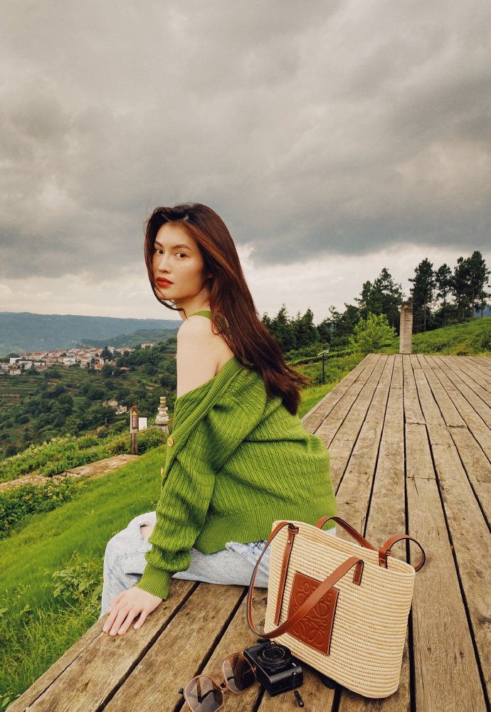 周洁琼牛仔裤穿衣搭配,周洁琼轻松get甜美风穿搭