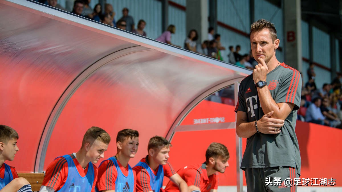 三年前挥别蓝鹰告别足坛,如今K神已获得执教生涯第一冠