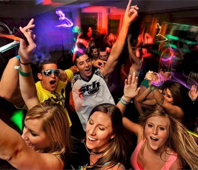 美国大学里的兄弟会究竟是一种怎样的存在？