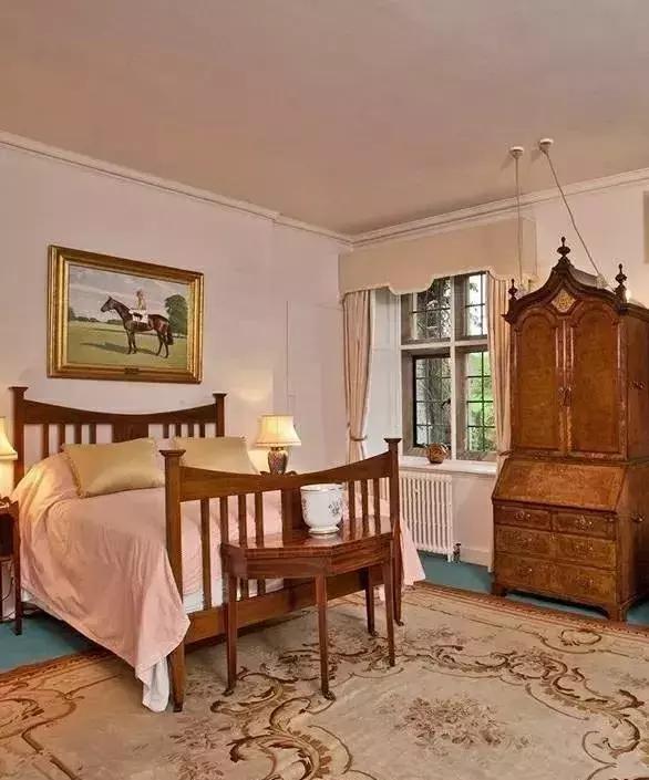 梅西和c罗谁豪宅最好,身价十亿的球星