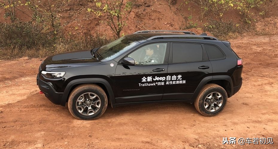 试驾2019jeep自由光全能版,jeep自由光试驾新款