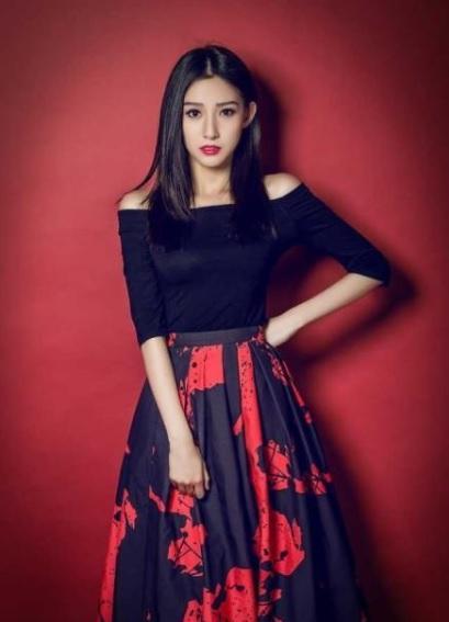 她是央视最美主播,她是央视最美主持24岁嫁42岁丈夫