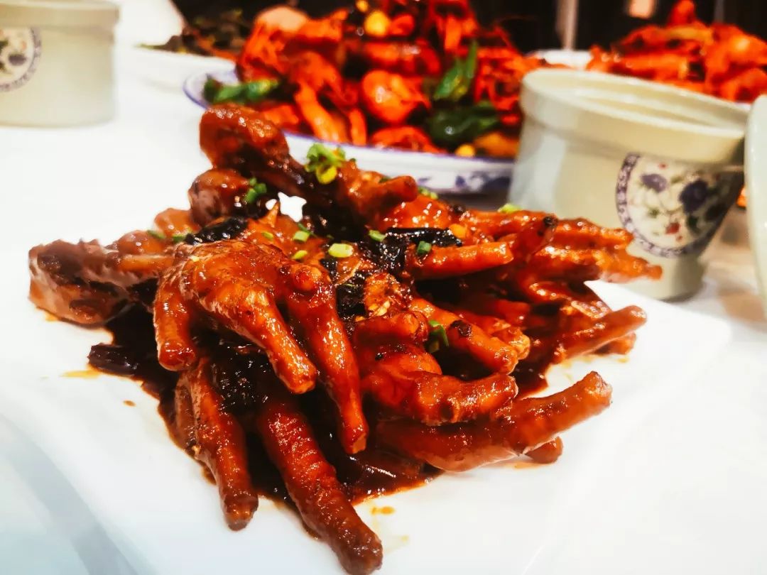 好兄弟夏天就要吃龙虾喝啤酒！南京兄弟龙虾口味绝了~3人仅79元！