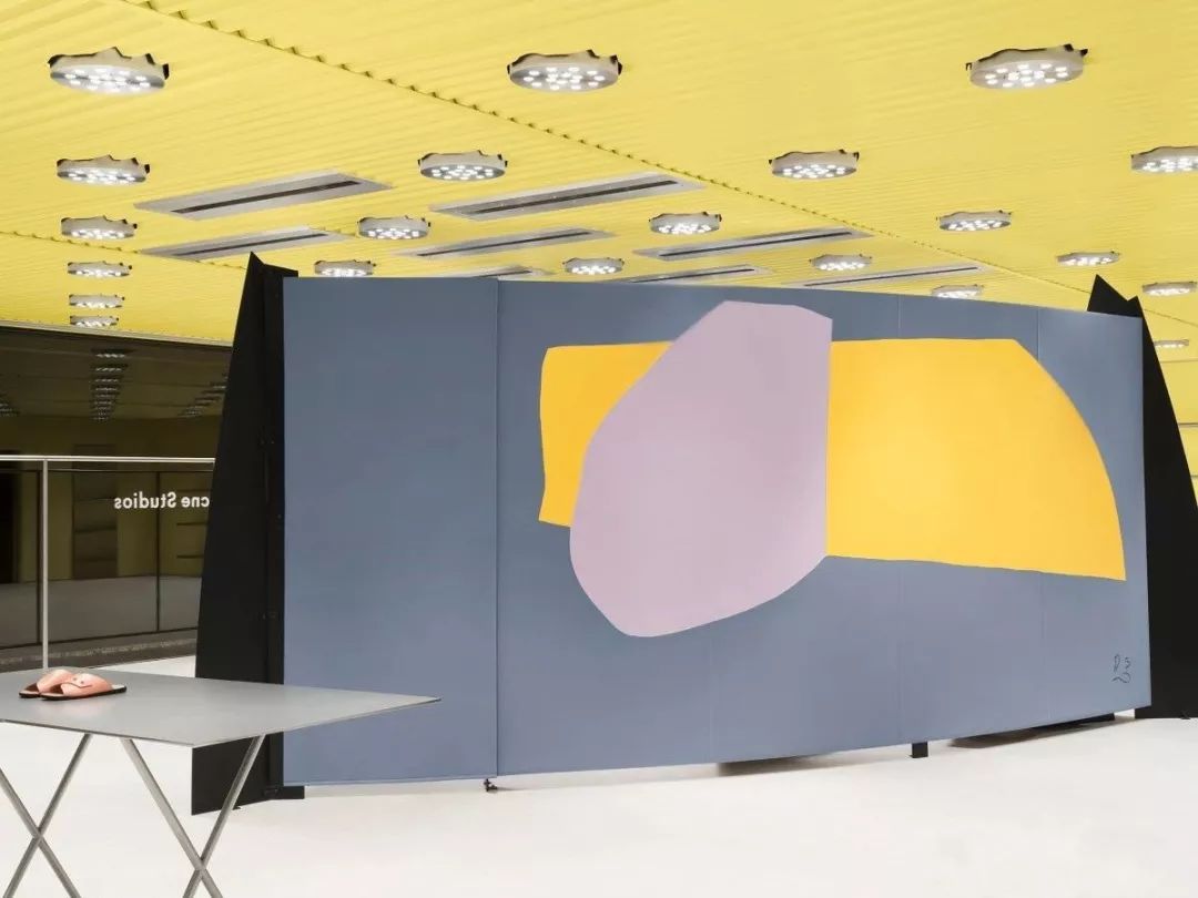 全球仅50多家店、年销售2亿欧元的Acne，门头竟然无LOGO？