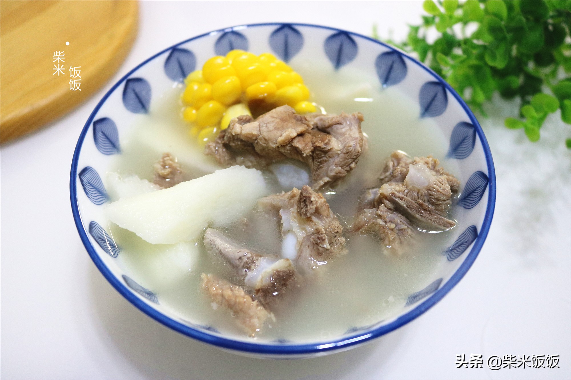 排骨海带汤是先放盐还是后放盐,排骨炖汤里面放什么好吃