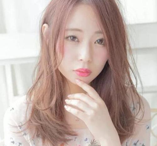 圆脸瘦脸方法学生党最快告别圆脸,大圆脸适合什么自己打理的发型