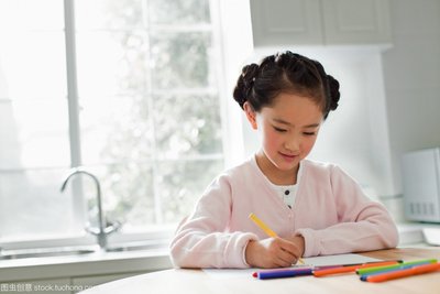 小孩做作业磨蹭注意力不集中,孩子作业磨蹭怎么提高专注力