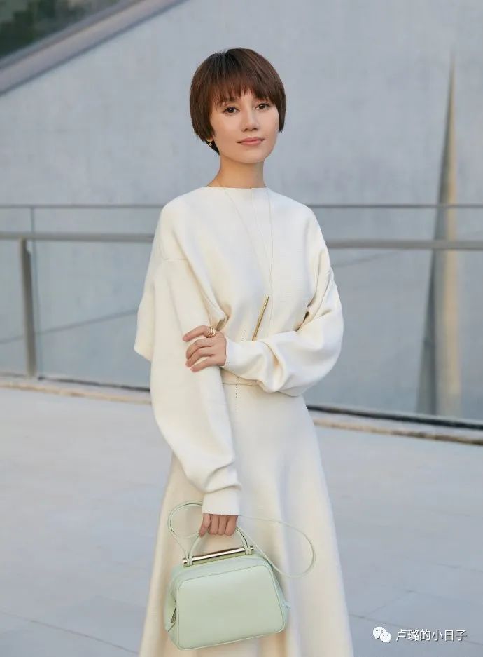 高级感白色休闲包,有高级感名牌的包