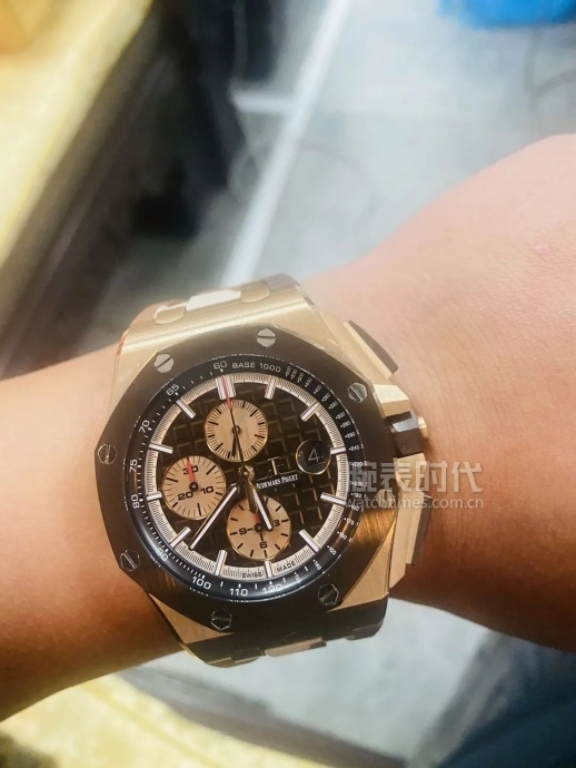 网友晒自己微信好友数量,网友晒1300手表