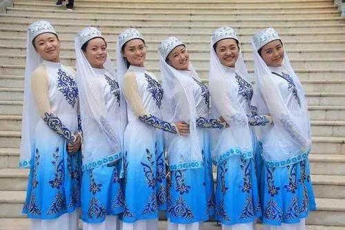 云南少数民族服饰图片,最好看的云南民族服饰