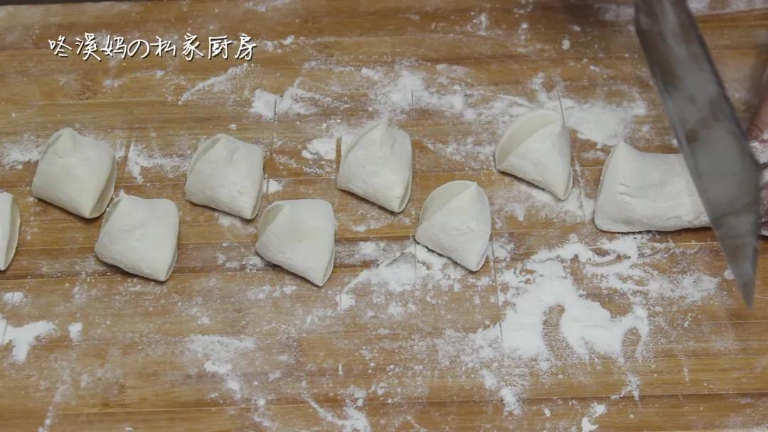 全民热爱的小笼包，肉馅浓香，皮不塌陷的秘密就在这个视频里